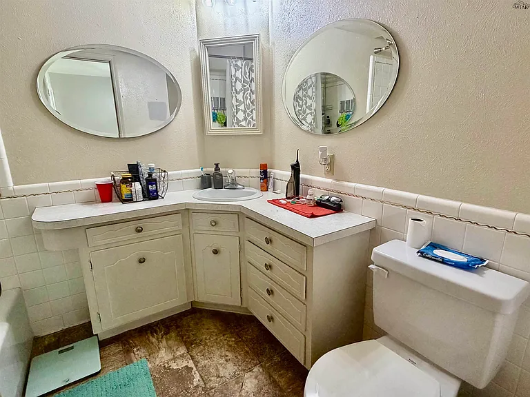 4115 Kingsbury Dr — Photo 9