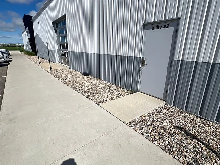 628 Enterprise St N — Photo 11