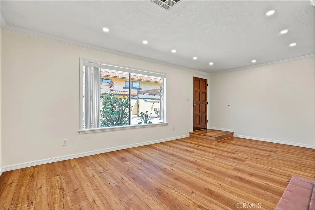 2 bed, 2.5 bath, 1144 sqft, $3,400 — Photo 3