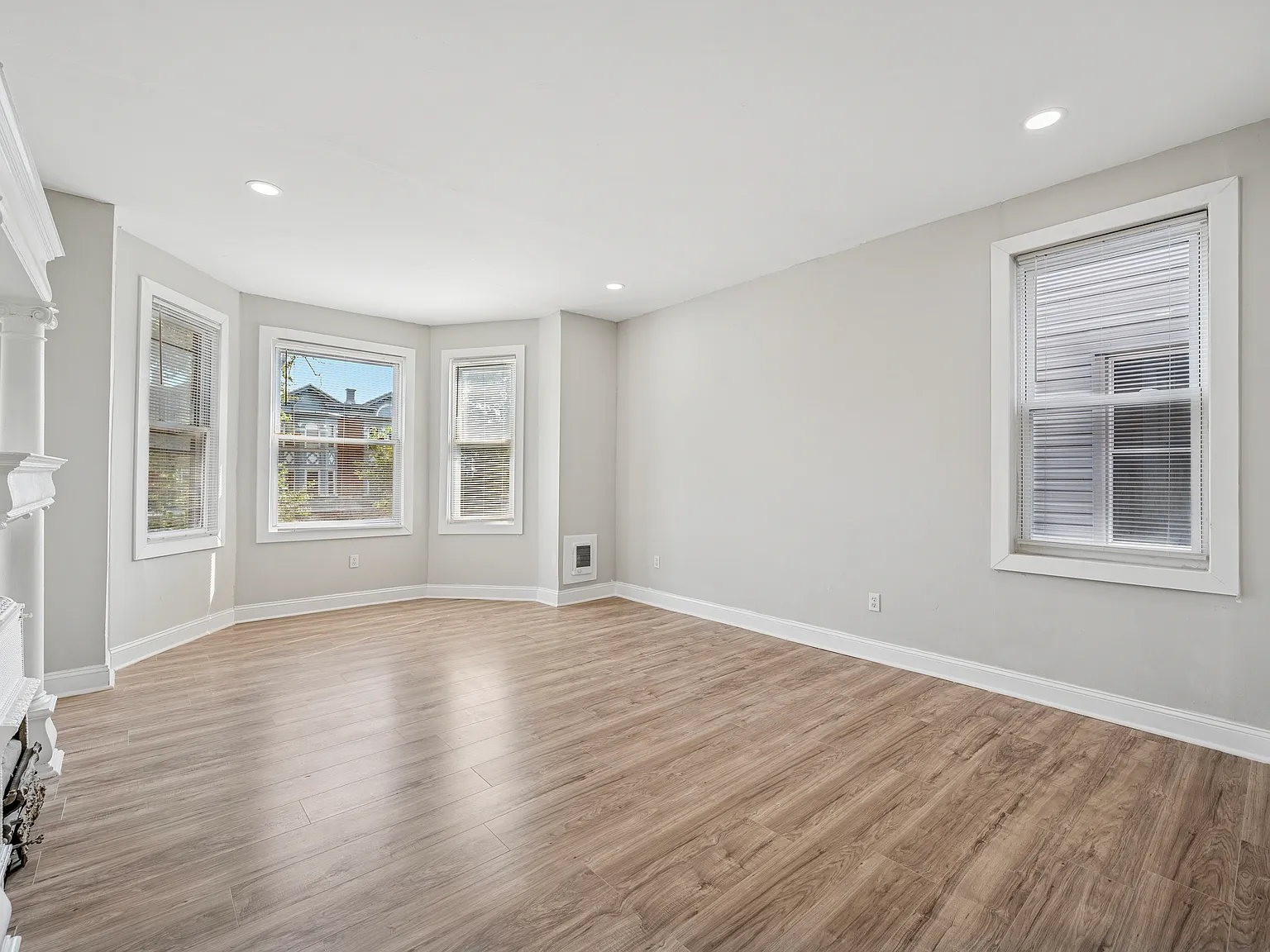 5033 Walnut St — Photo 2
