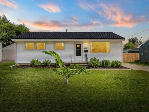 2321 Lauren Dr SW, Cedar Rapids, IA 52404