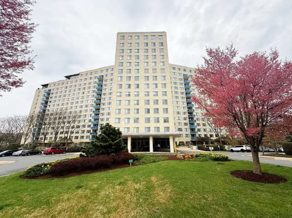 10401 Grosvenor Pl, Rockville, MD