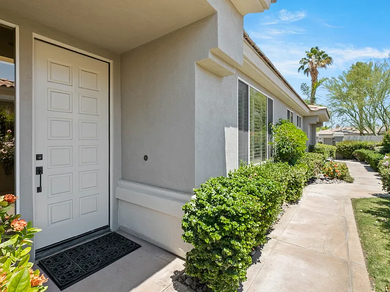 461 Desert Holly Dr — Photo 26