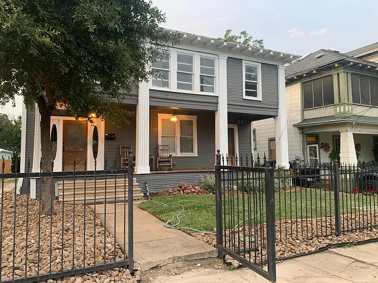 825 W Agarita Ave — Photo 1