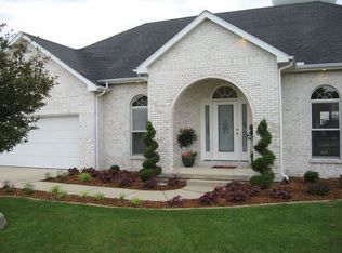 417 Tyrone Dr, Forsyth, IL 62535