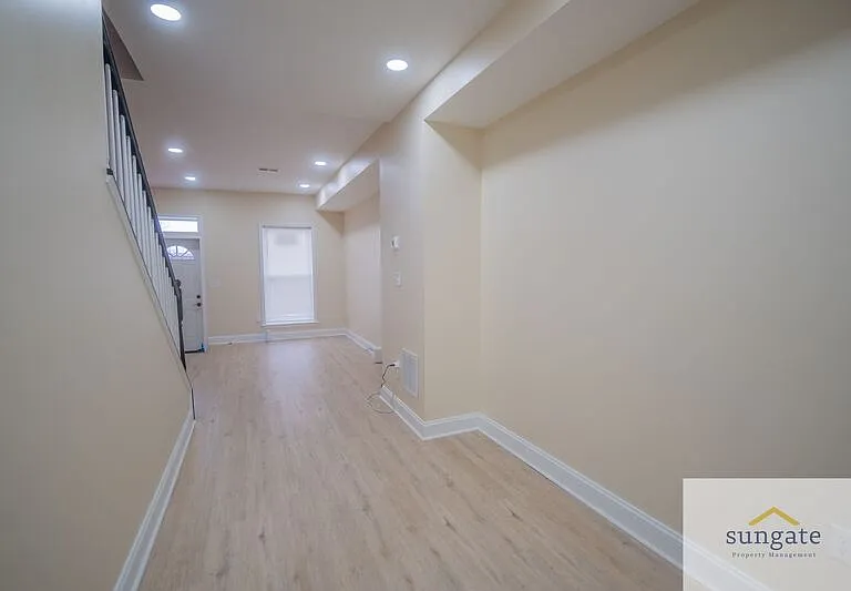 3205 Esther Pl — Photo 6