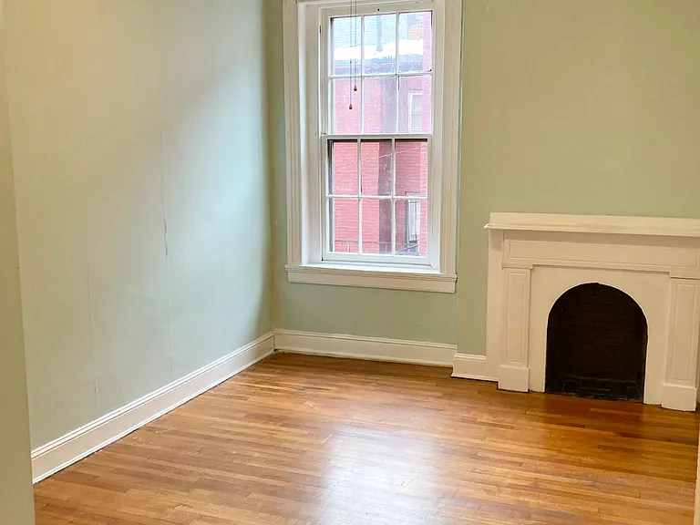 216 W Madison St #2R — Photo 5