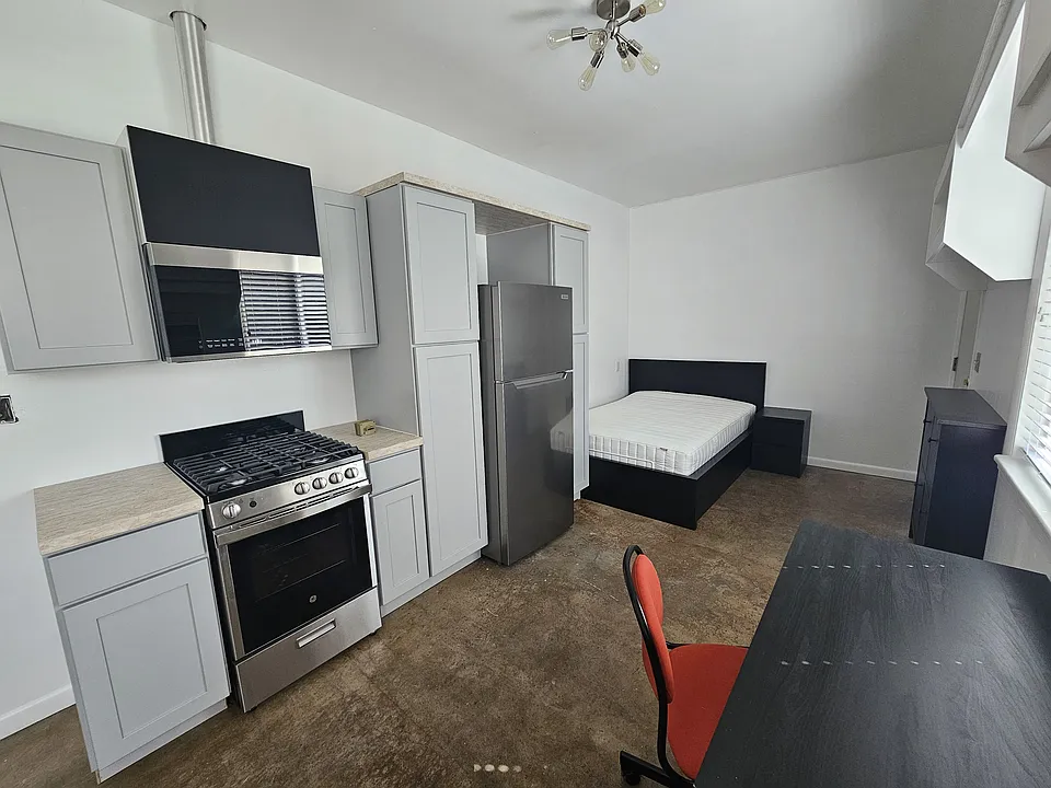 739 W 200 N #2