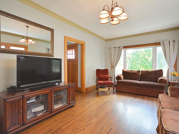 4th image of 4028 N Oriole Ave