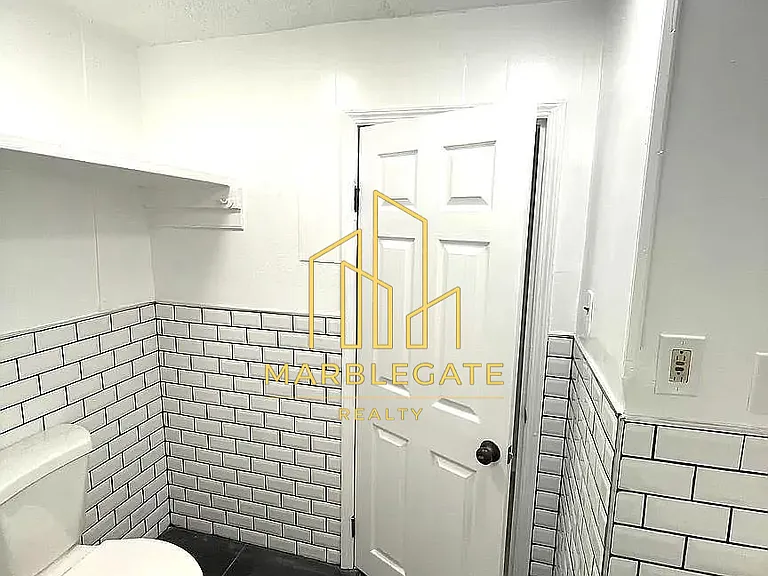 265 W Runyon St #11 — Photo 7