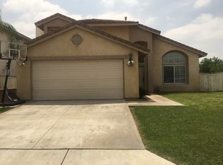 793 W Woodcrest Ct, Bloomington, CA 92316