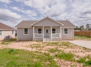 100 Shorewood Dr, Huntsville, TX 77320