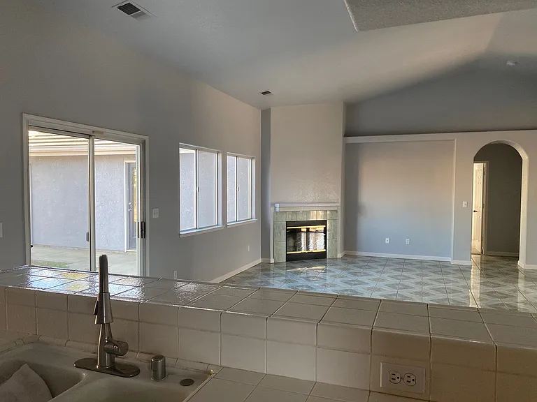 740 Rhine Ct — Photo 14