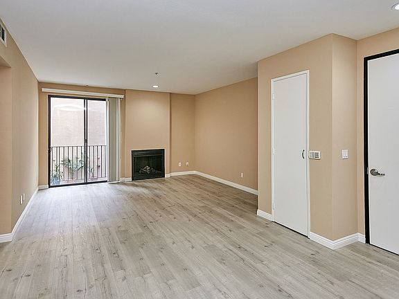 3rd image of 625 S Berendo St APT 313