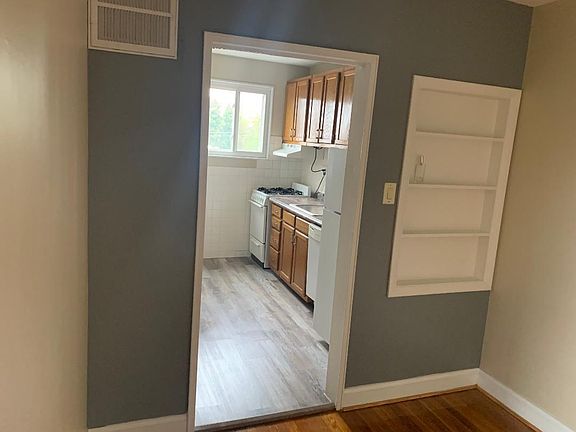 4th image of 4-323 S Veitch St #4