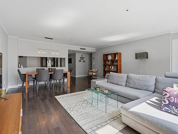 4th image of 329 Rue Notre Dame E #122