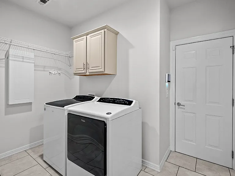 1514 NE Young Ave — Photo 26