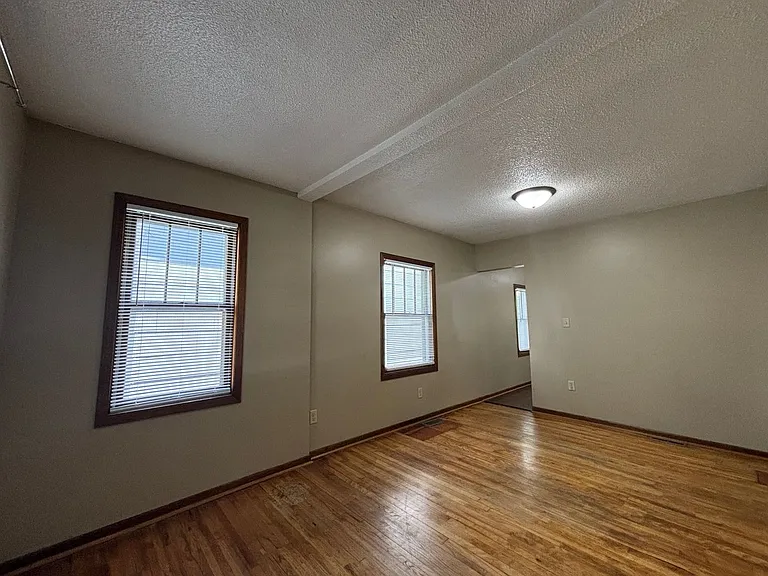 1068 Hatch Ave — Photo 7