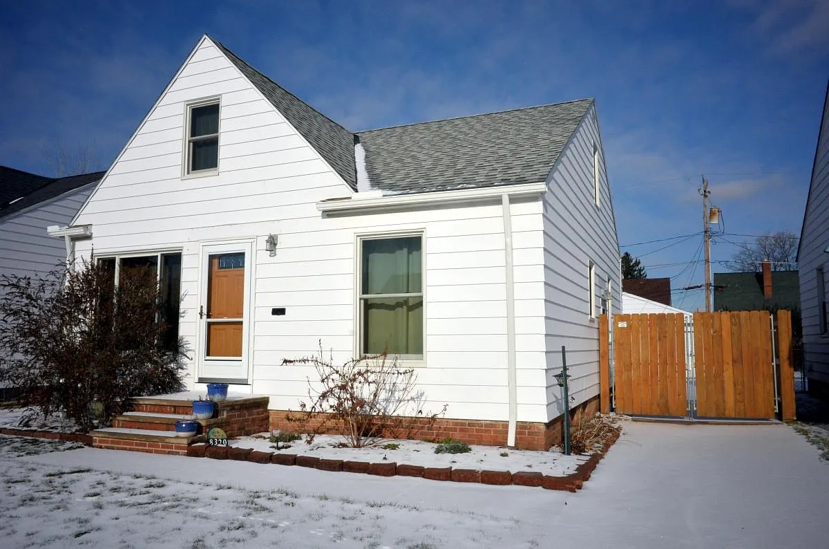 8320 Wainstead Dr photo 1