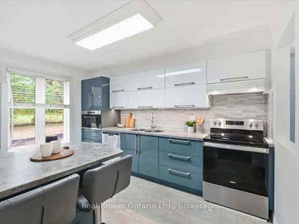 1569 Westminster Pl, Burlington, ON L7P 2B4