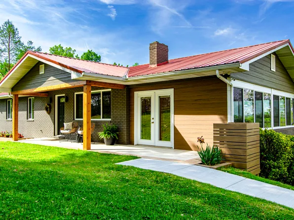 1845 Bouldercrest Dr, Dandridge, TN 37725