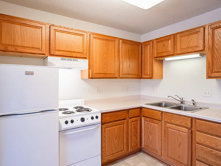 Eagan, MN Glen Pond Apartments | Kitchen