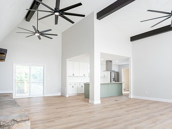 5th image of 1126 Smokyview Dr