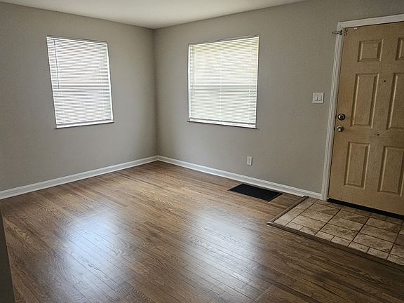 3rd image of 4511 Hunt Rd