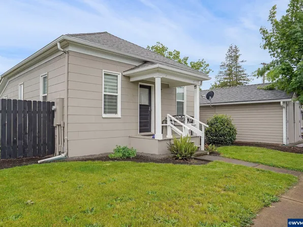 312 D St, Silverton, OR 97381