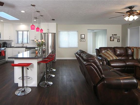 4th image of 2619 Espanola Ave