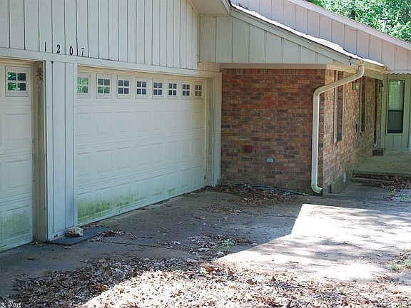 5th image of 1207 Sunny Oaks St