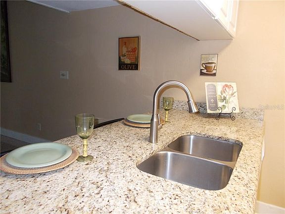 5th image of 3326 Camelot Dr #3326