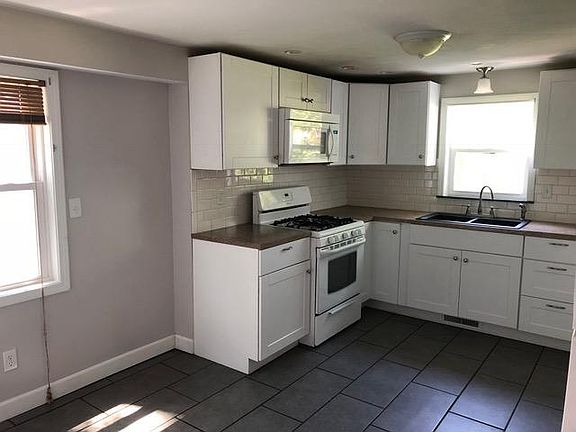 3rd image of 2713 N Dechman Ave