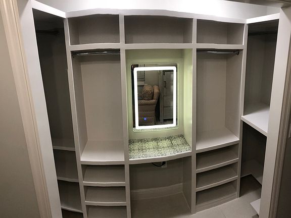 Master closet/vanity