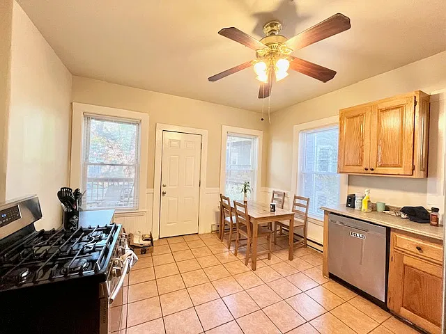 3 bed, 1.5 bath, 9999 sqft, $4,700 — Photo 3