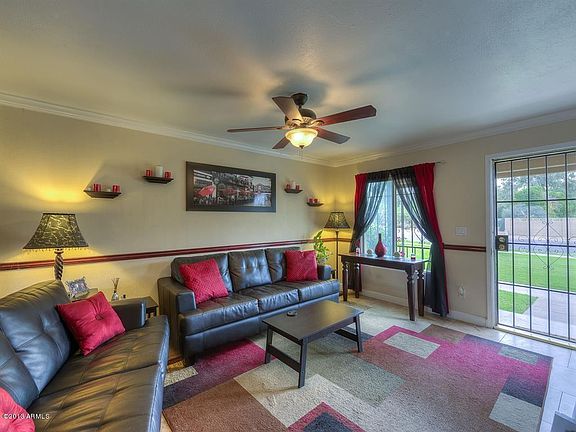 3rd image of 2924 E Clarendon Ave