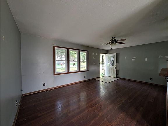 3rd image of 134 NE 1291st Rd