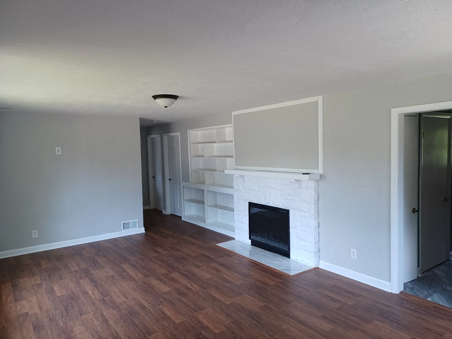 3 bed, 1260 sqft, $1,900 — Photo 4