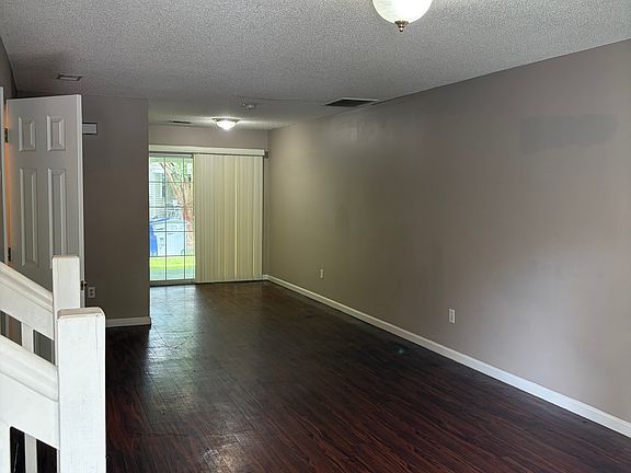 3rd image of 8078 Shadow Oak Dr