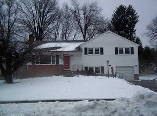 33 Old Meadow Rd, West Hartford, CT 06117