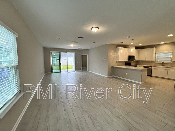 5th image of 125 Farmfield Dr