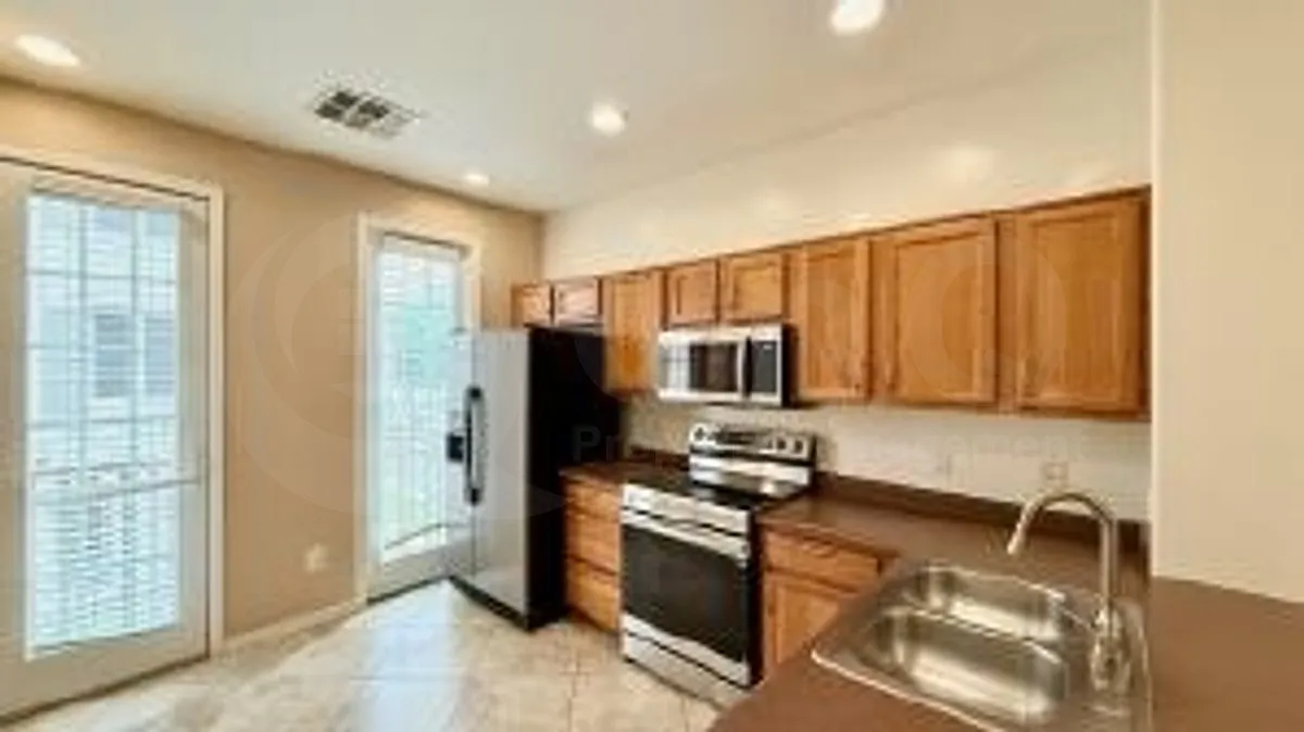 2 bed, 2.5 bath, 1342 sqft, $1,950 — Photo 3