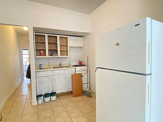 1st image of 915 Broadway #3R