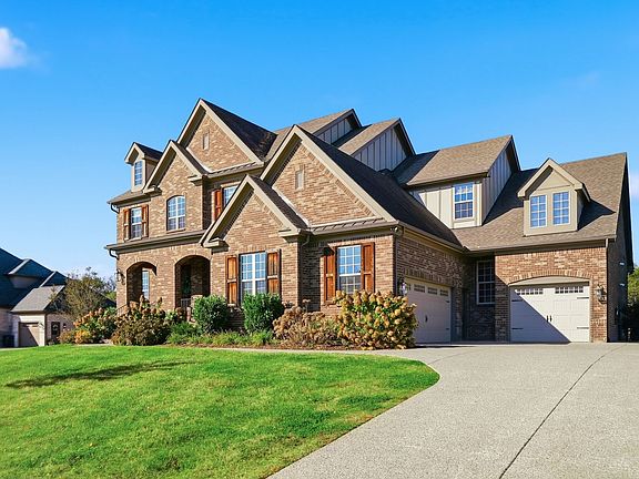 3rd image of 6026 Blackwell Ln
