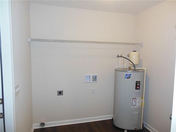 5th image of 308 Pecan Pointe Dr
