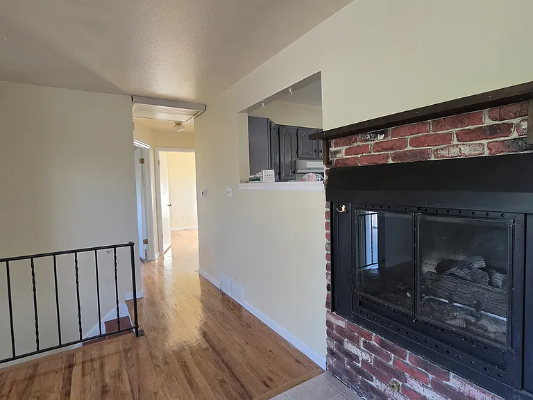 928 Potter Dr — Photo 3