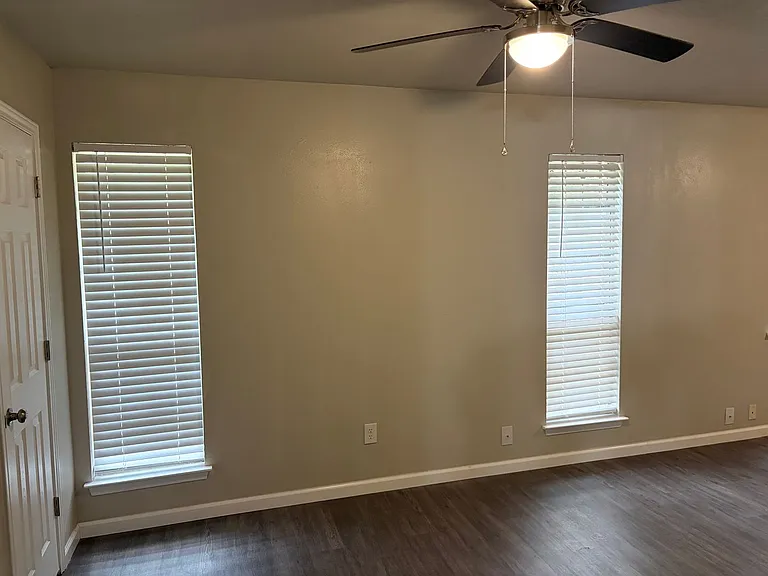 2402 Andover Dr — Photo 9