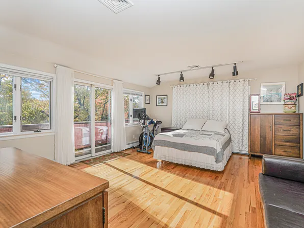 20 Signal Hill Road image 27 of 44