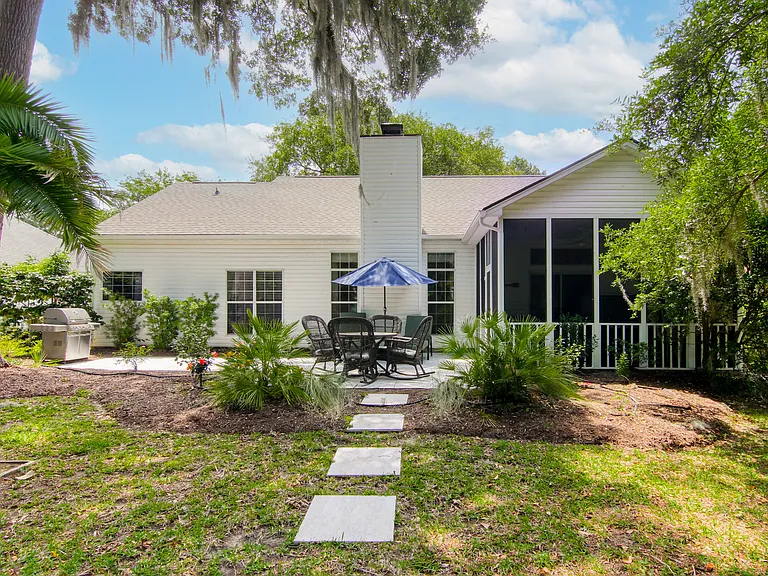 1264 Center Lake Dr — Photo 4