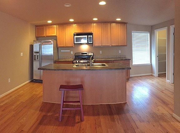 Lovely, fully equipped kitchen with walk in pantry